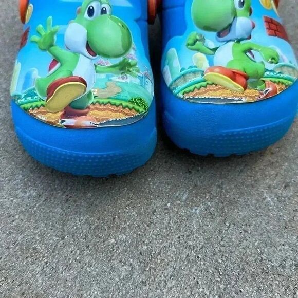 Kid’s Crocs Fun Lab Lined Yoshi Clogs - Picture 11 of 11